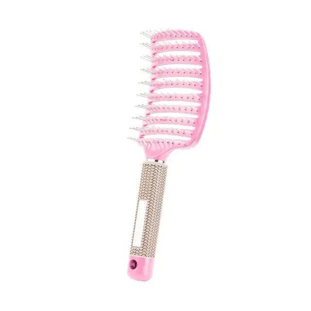 Massage du cuir chevelu avec brosse à cheveux